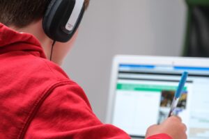 Jak rozwijać umiejętności pisarskie u uczniów?